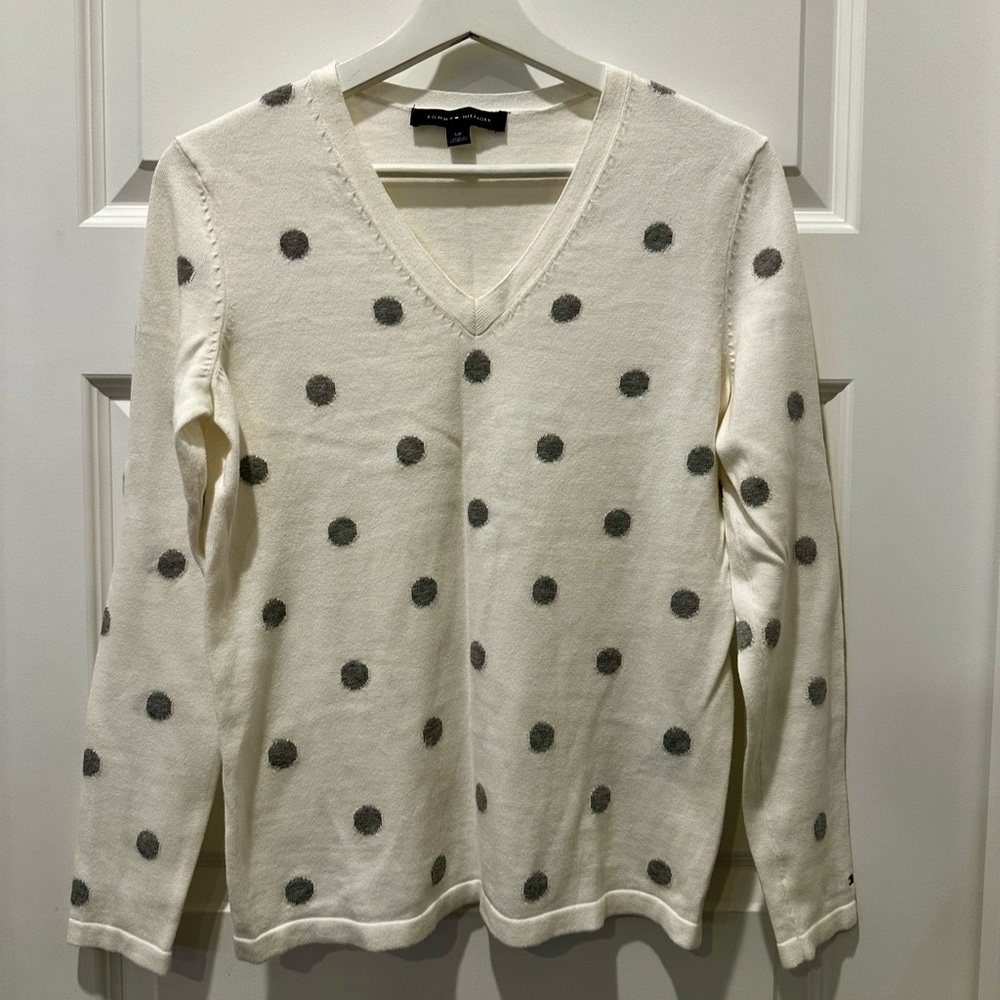 Tommy Hilfiger White & Gray Polka Dot V-Neck Sweater NEW w/o tags.  Never worn